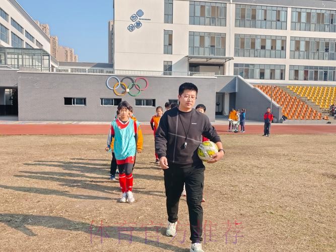 2021“亚足联女足日”女孩足球节在香山实验小学举行